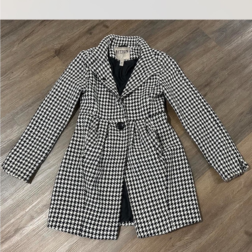 Bitten by Sarah Jessica Parker Houndstooth Trench Coat